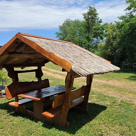 Pilikan Apartments - Park, Agroturism, Vineyard & Farm Черсегтомай Экстерьер фото