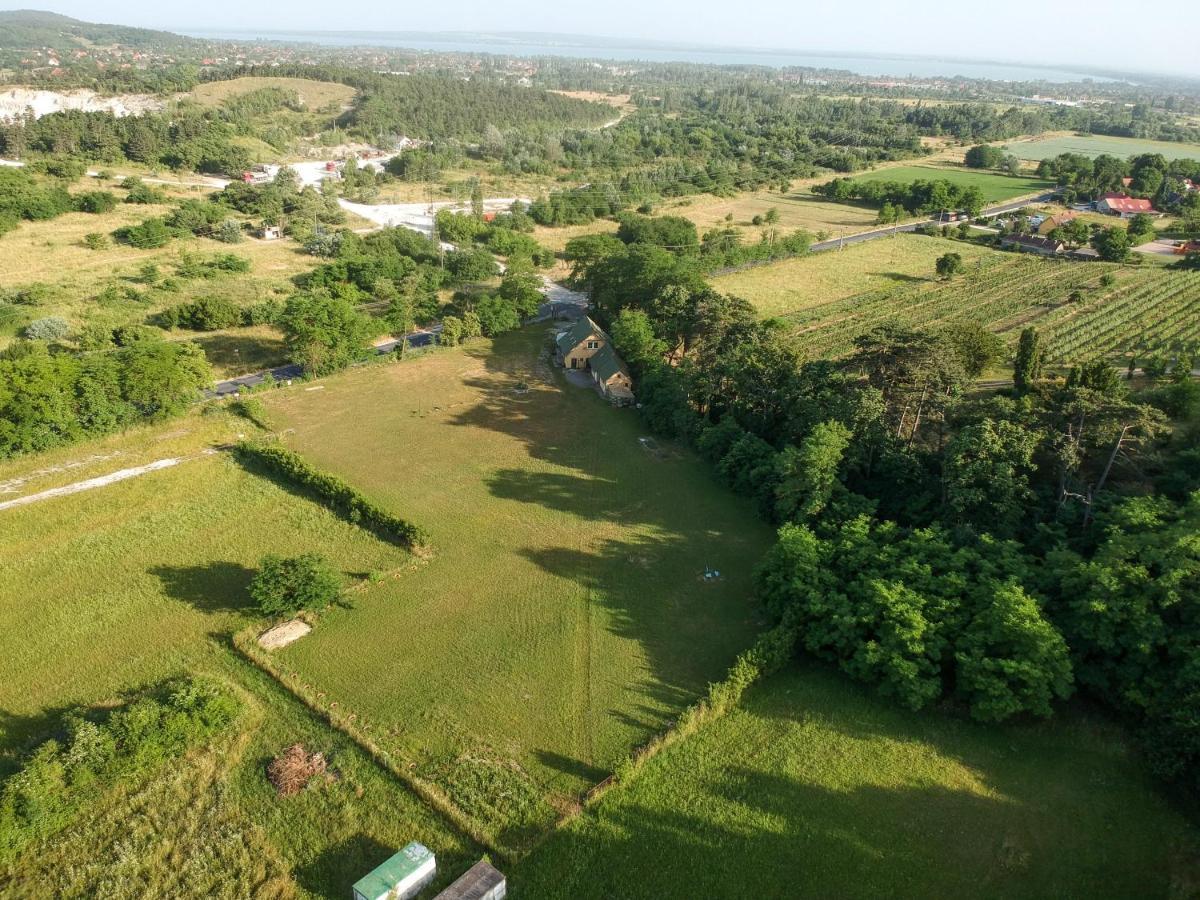 Pilikan Apartments - Park, Agroturism, Vineyard & Farm Черсегтомай Экстерьер фото